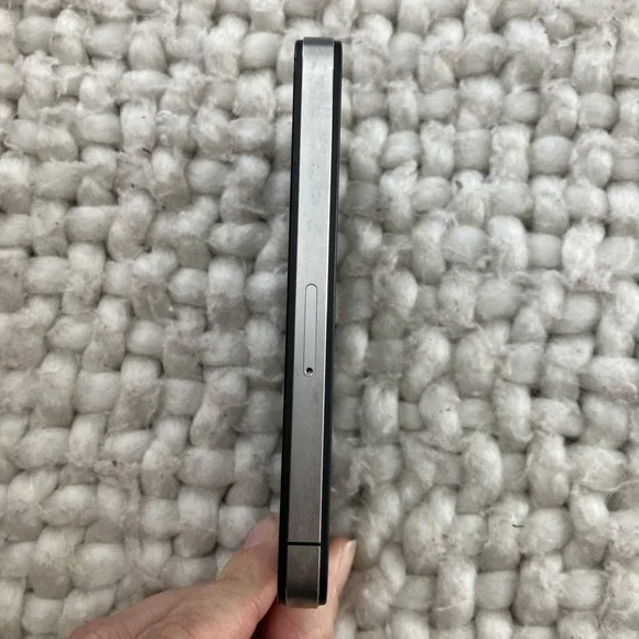 Apple iPhone 4 A1332 Black Untested For Parts - Picture 4 of 6